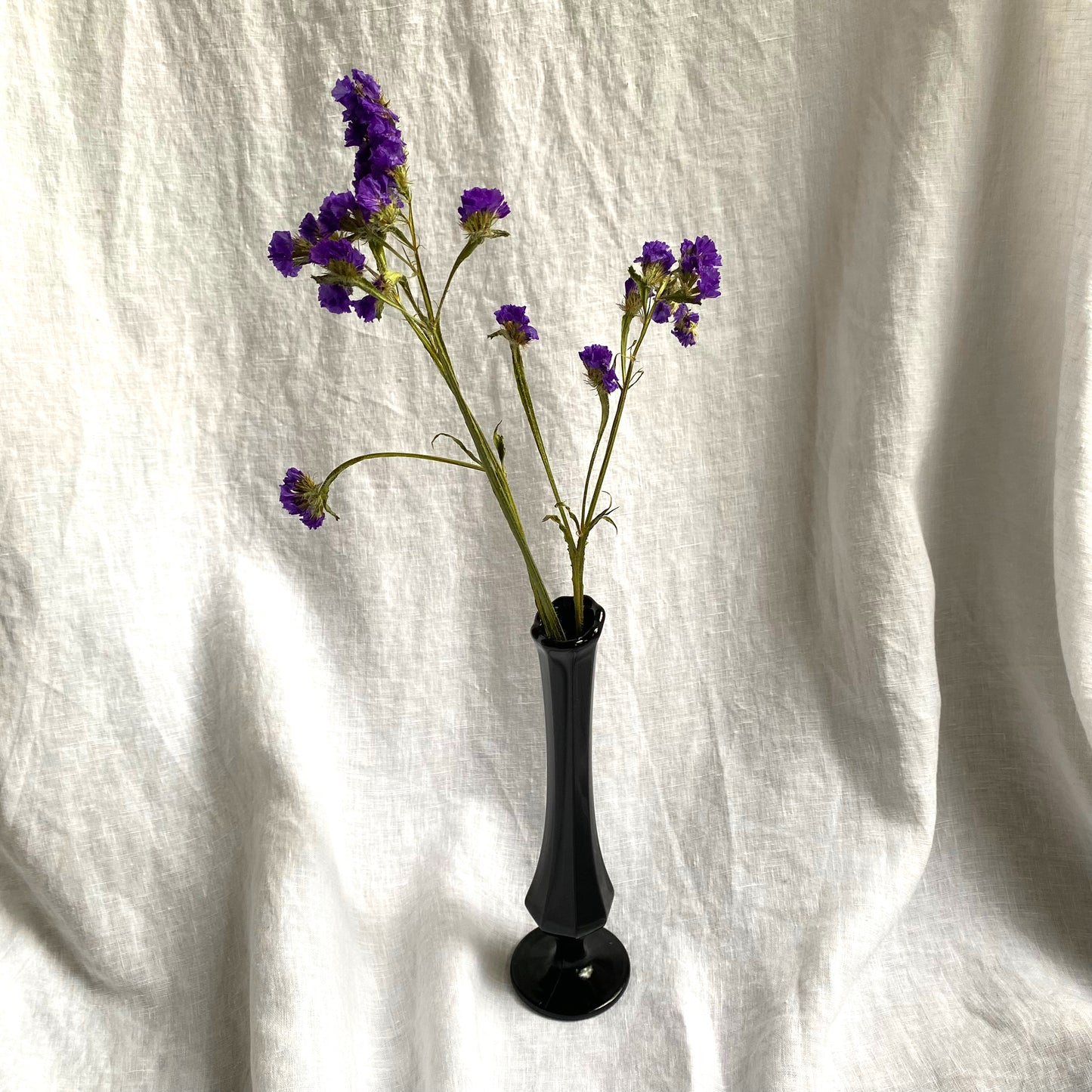 BLACK SWUNG GLASS BUD VASE