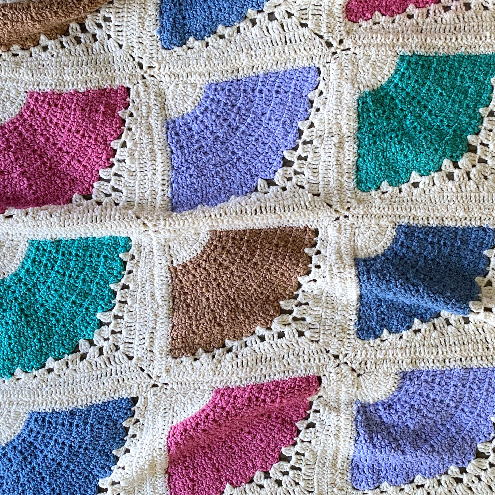 COLORFUL CROCHET FAN AFGHAN