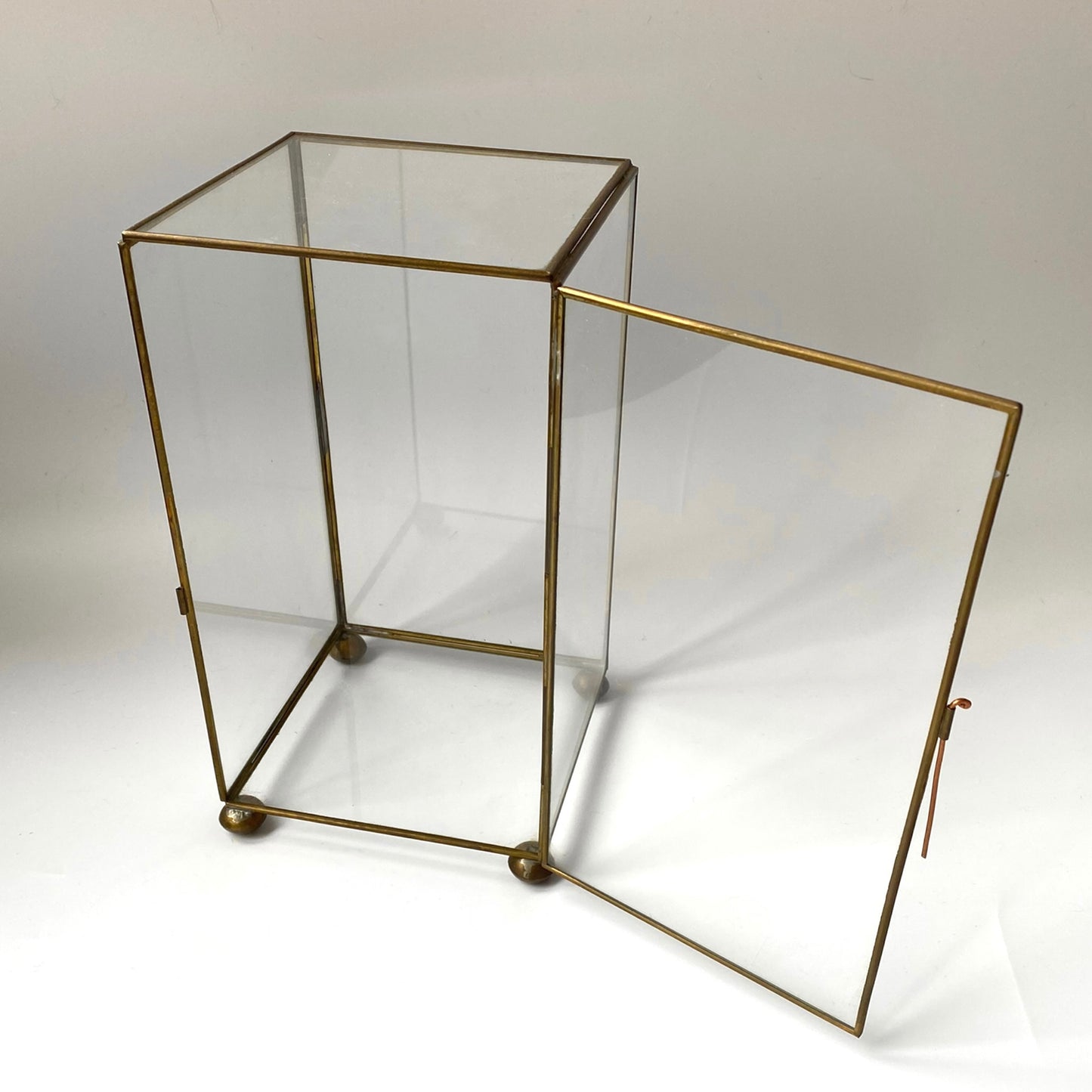 CURIO DISPLAY BOX