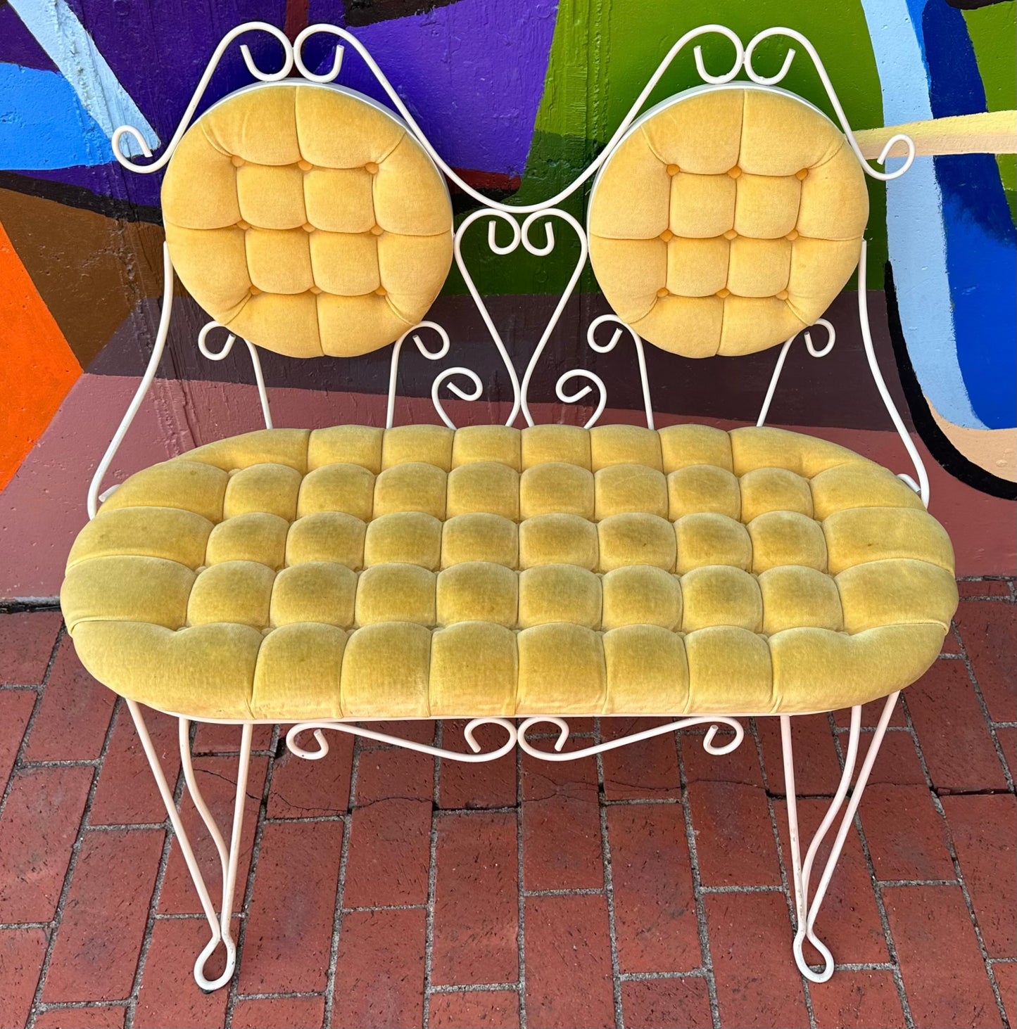 VELVETEEN SETTEE