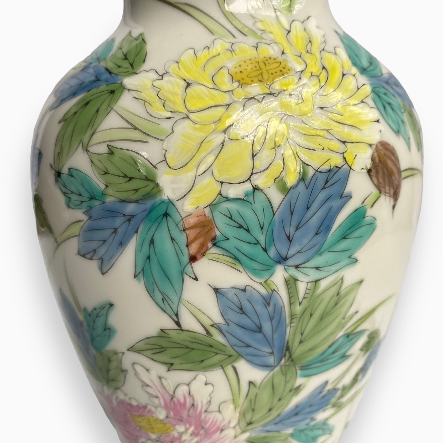 VINTAGE CHINESE PORCELAIN HAND PAINTED CHRYSANTHEMUM VASE LAMP WITH CARVED WOOD BASE