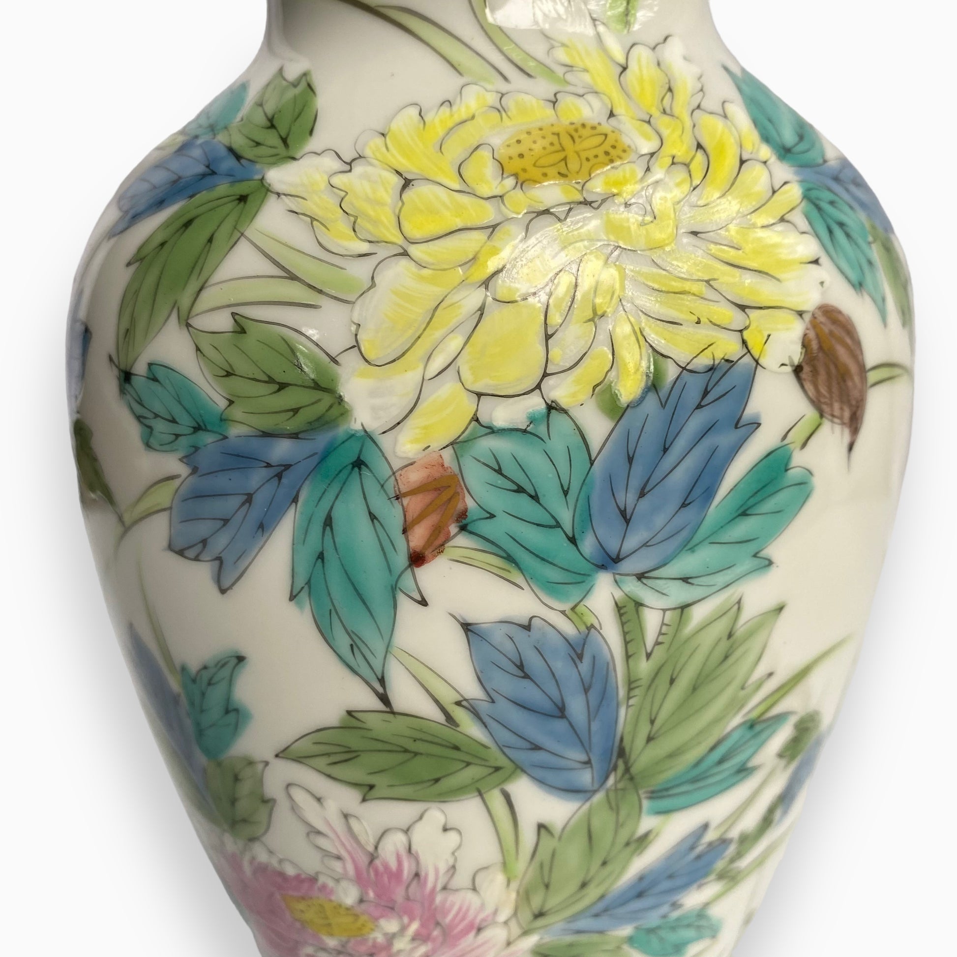 VINTAGE CHINESE PORCELAIN HAND PAINTED CHRYSANTHEMUM VASE LAMP WITH CARVED WOOD BASE