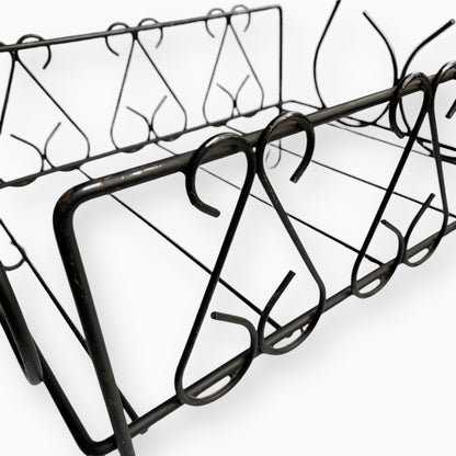 METAL MAGAZINE RACK
