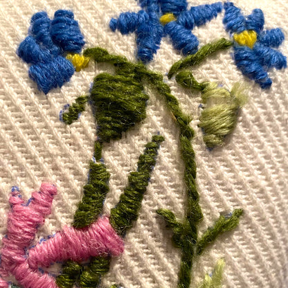 VINTAGE WHITE FLORAL CREWEL EMBROIDERED PILLOW