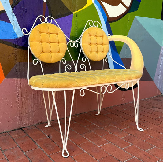 VELVETEEN SETTEE